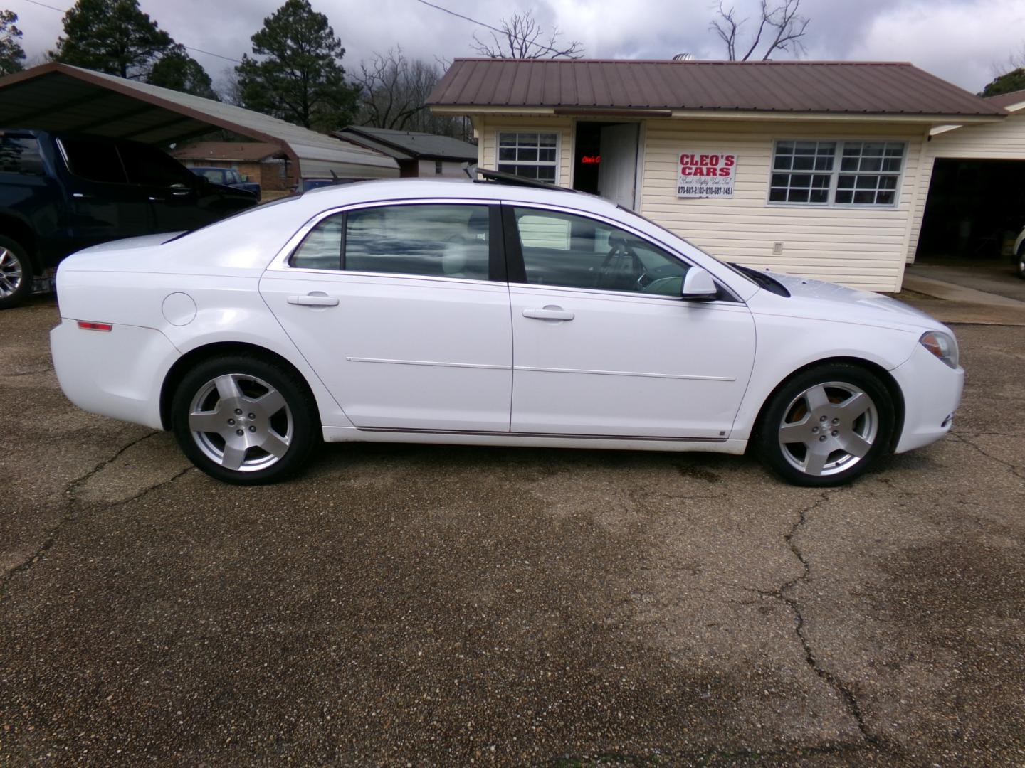 2009 White /Gray Chevrolet Malibu LT (1G1ZJ57779F) with an 3.6L engine, automatic transmission, located at 401 First NE, Bearden, AR, 71720, (870) 687-3414, 33.726528, -92.611519 - Photo#19